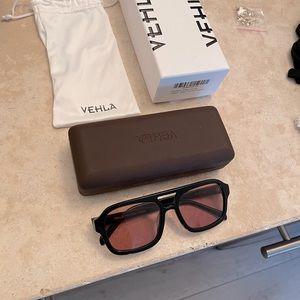 Vehla Dixie Retro Sunglasses in Black